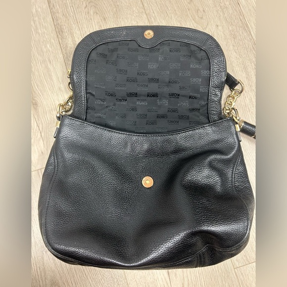 Michael Kors Bedford Tassel Black Leather Shoulder Bag - Picture 3 of 8